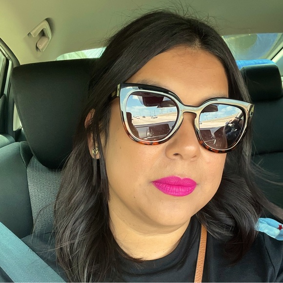 Meet your Posher, Maura - Picture 1 of 1